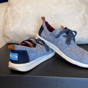 Toms sneakers!!